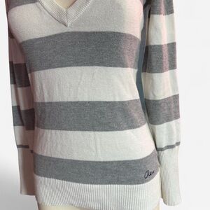 2000s Aero Grey and white striped V-neck sweater
